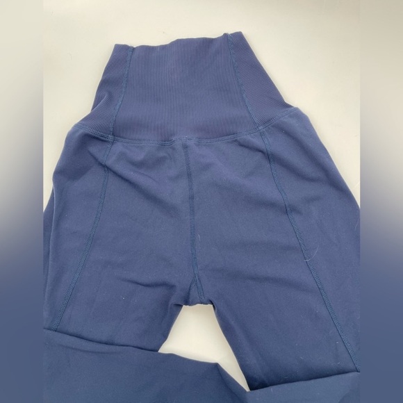 Lululemon hooked my eye flare leggings - Picture 5 of 8